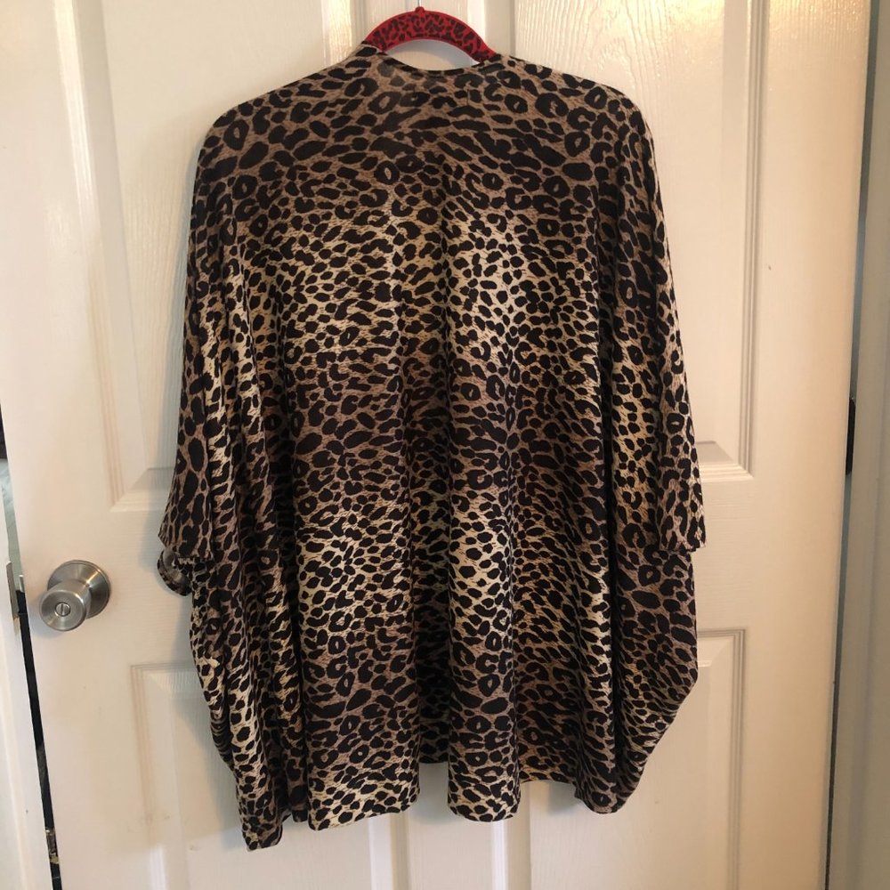Leopard Print One Size Cape Cover - image 3